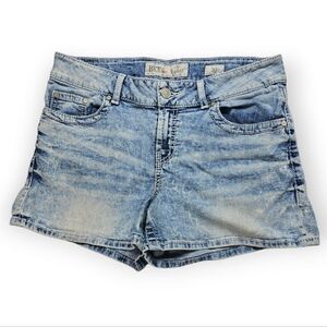 BKE Scarlett Light‎ Wash Denim Shorts Women's Size 30